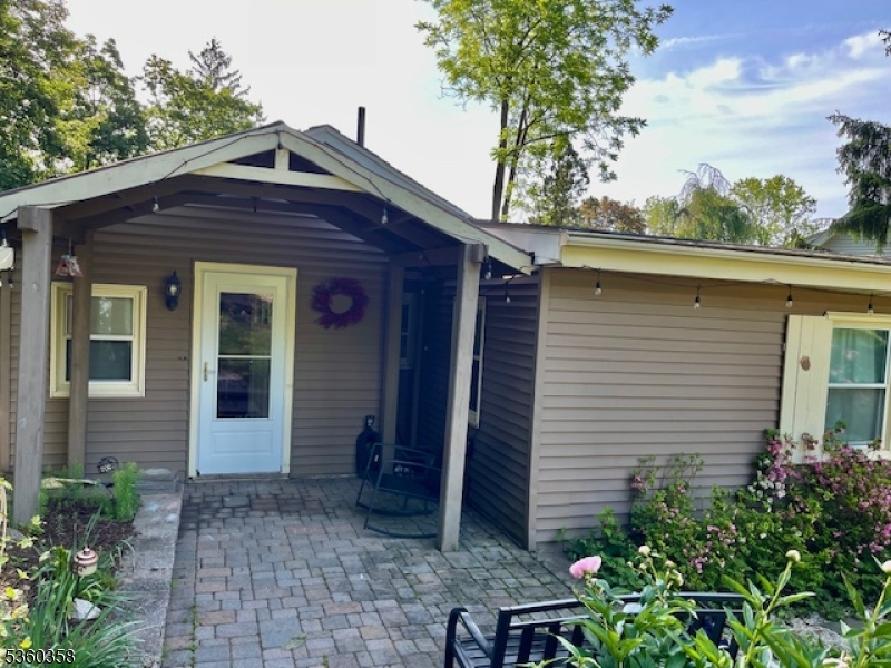 27 Whitewood Dr