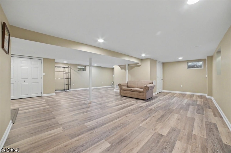 7 Molly Stark Dr