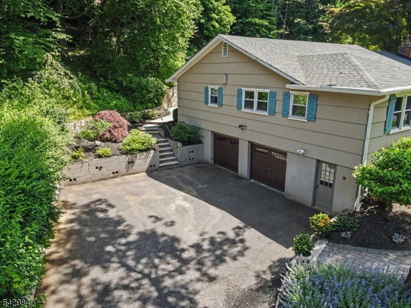7 Molly Stark Dr