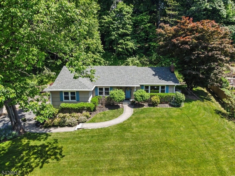 7 Molly Stark Dr
