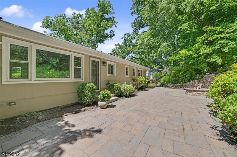 7 Molly Stark Dr