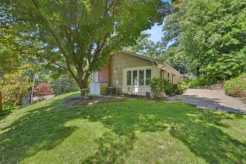 7 Molly Stark Dr