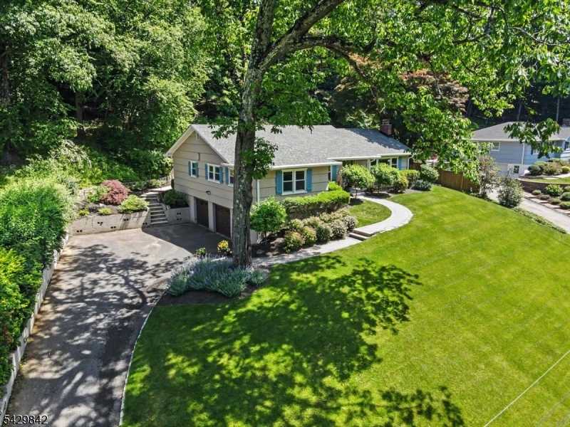 7 Molly Stark Dr