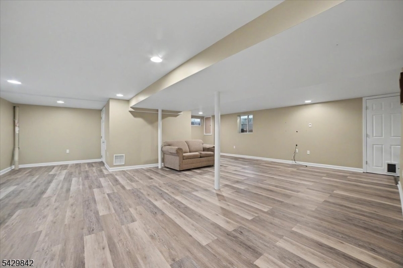 7 Molly Stark Dr