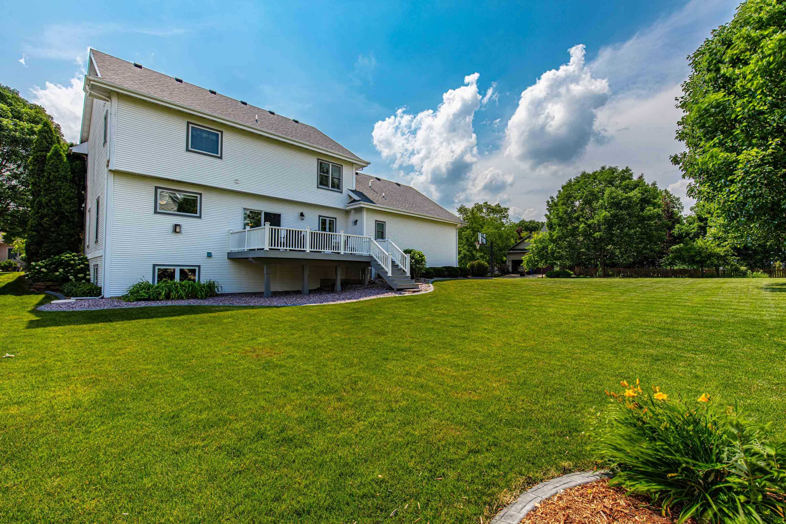 1121 Bluebird Trail