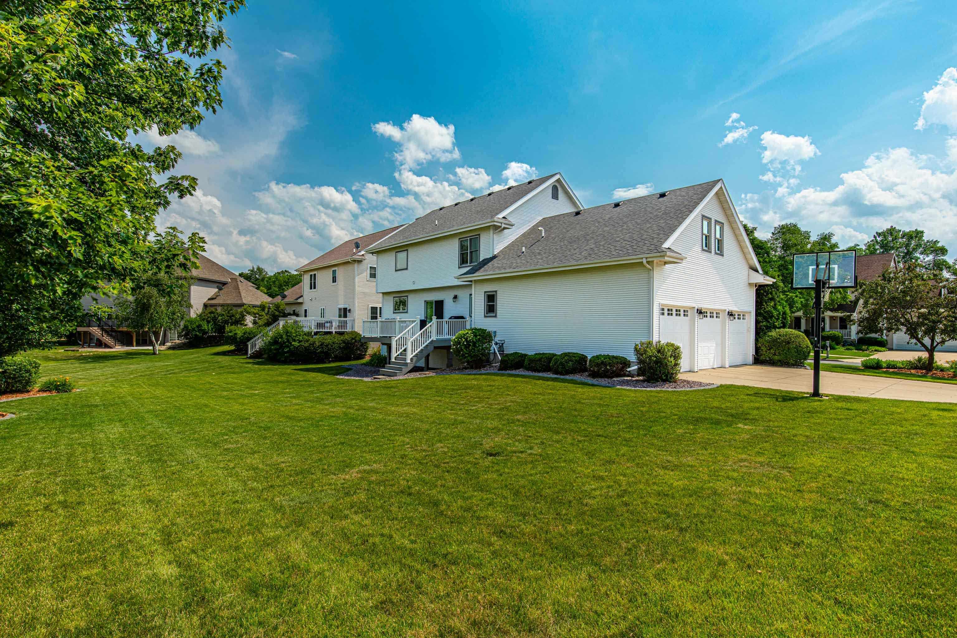1121 Bluebird Trail