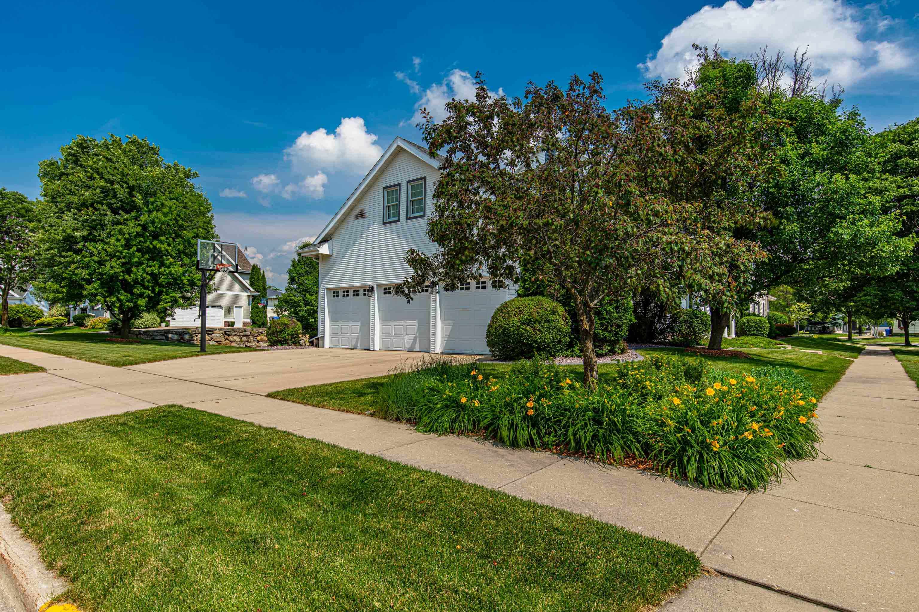 1121 Bluebird Trail