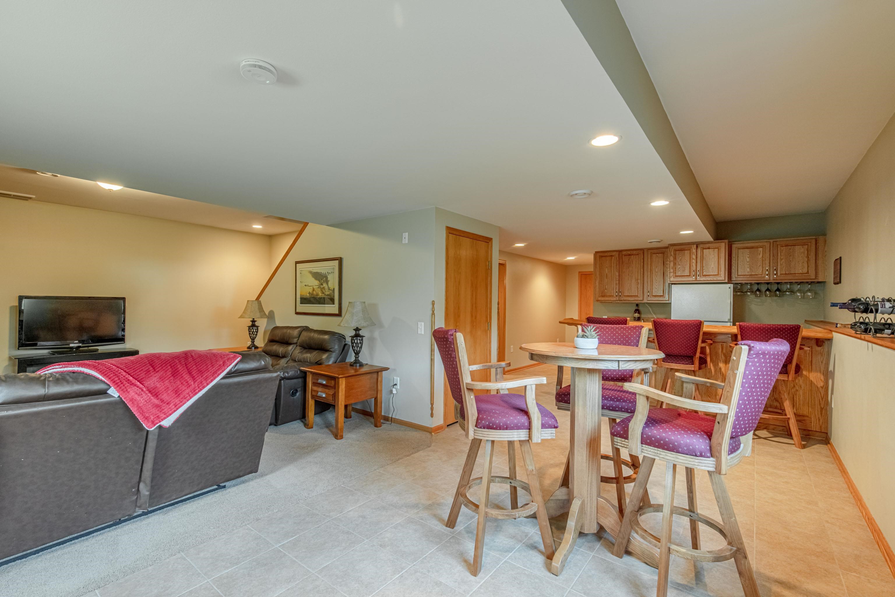 1121 Bluebird Trail