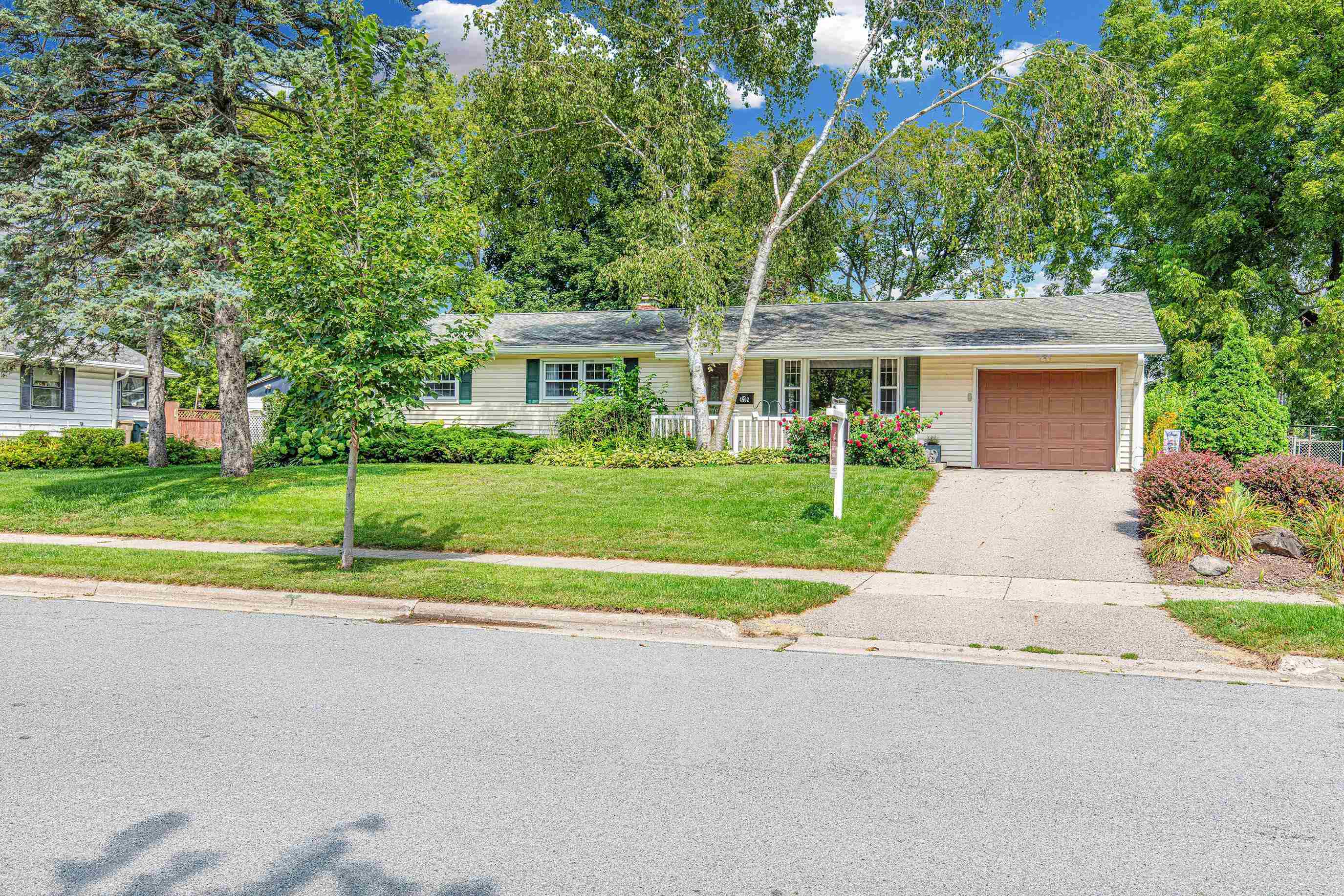 4502 DIAMOND Drive