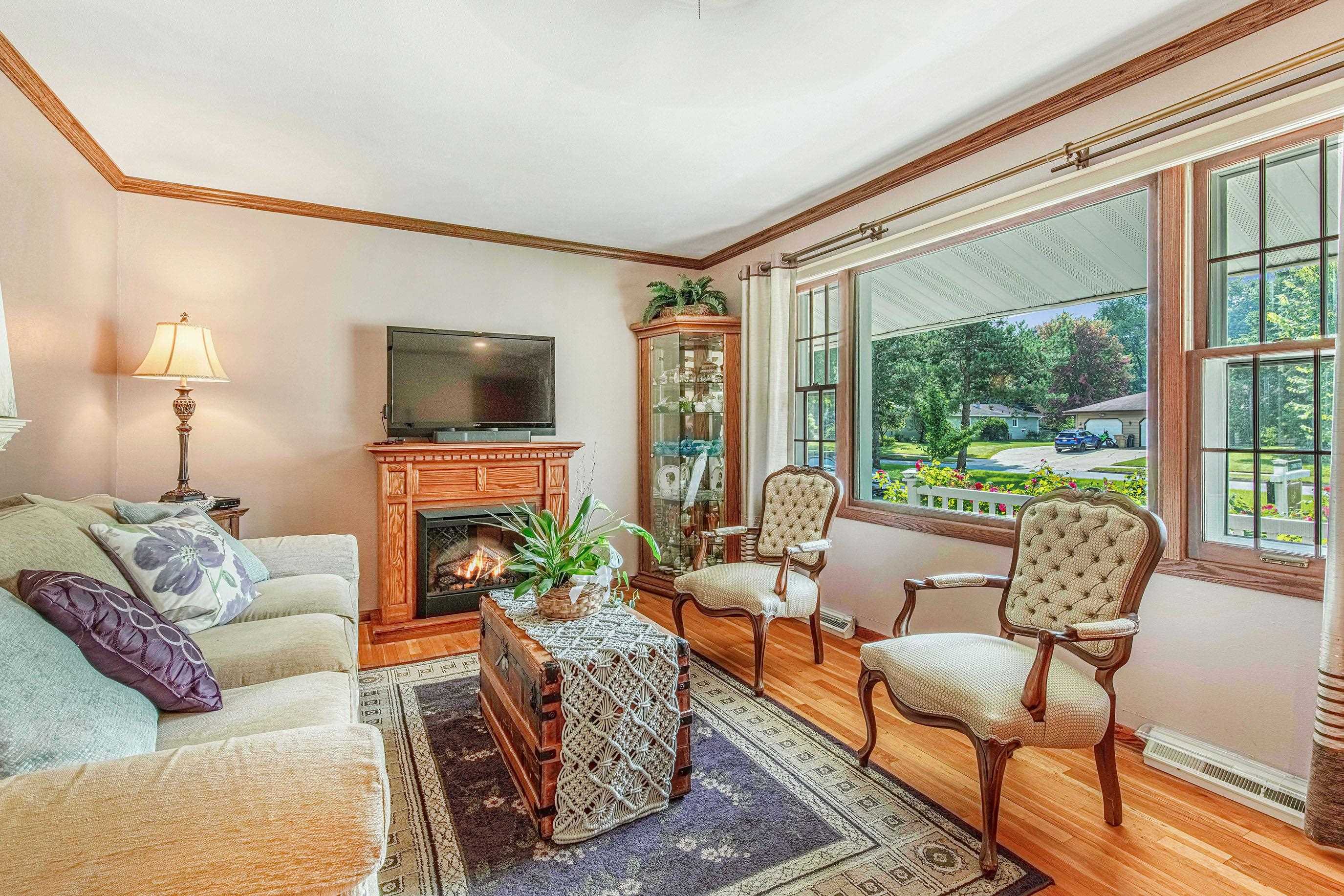 4502 DIAMOND Drive