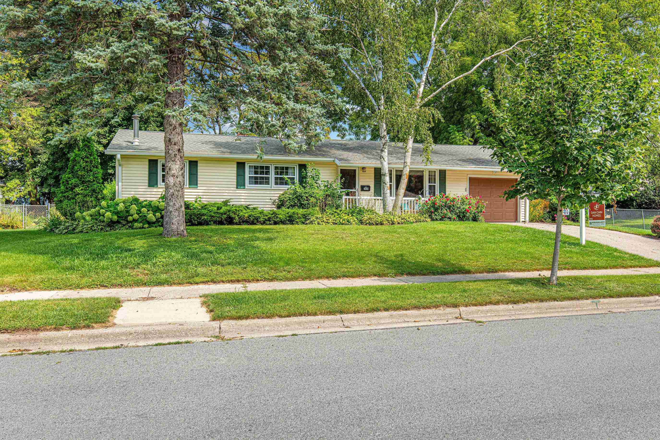 4502 DIAMOND Drive