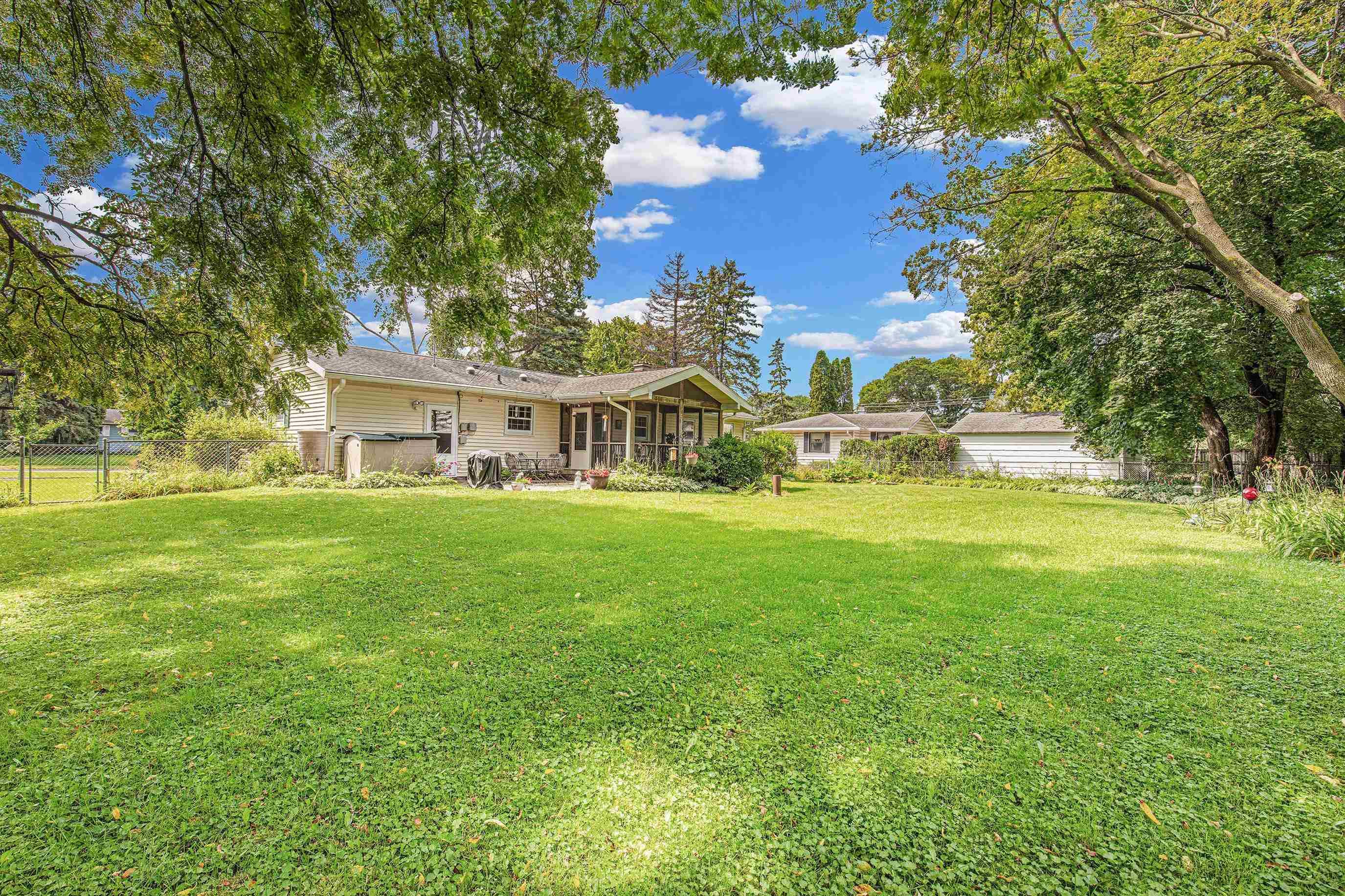 4502 DIAMOND Drive