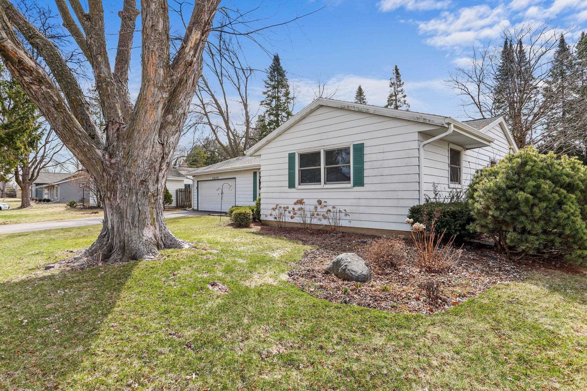 5409 Meadowood Drive