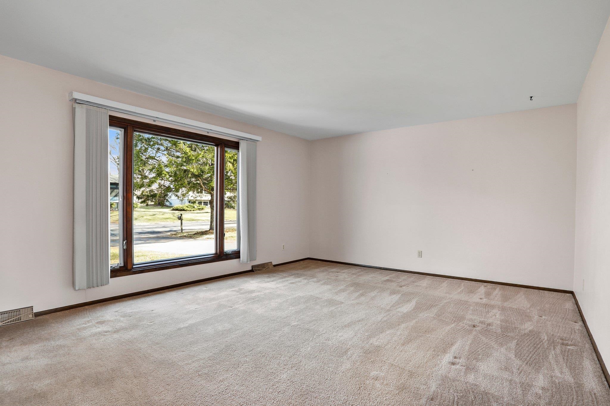 5409 Meadowood Drive