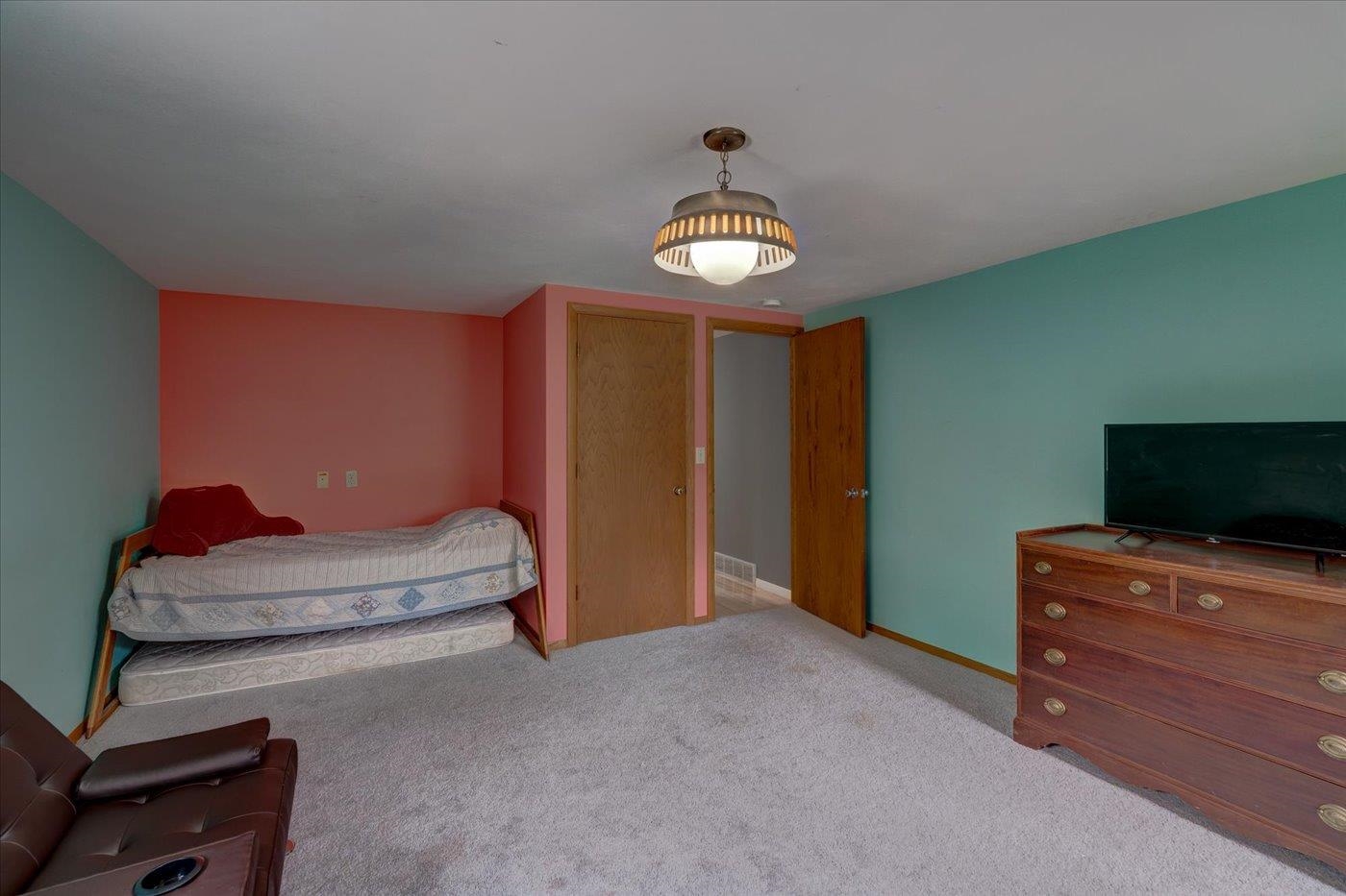 S9085 Meadowdale Road