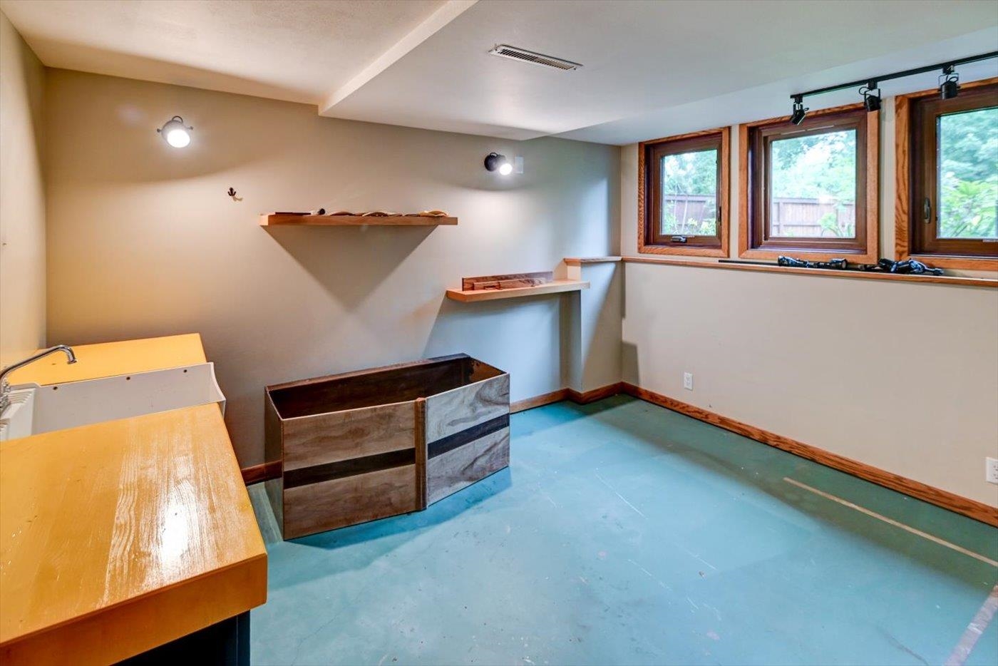 607 Parkland Drive