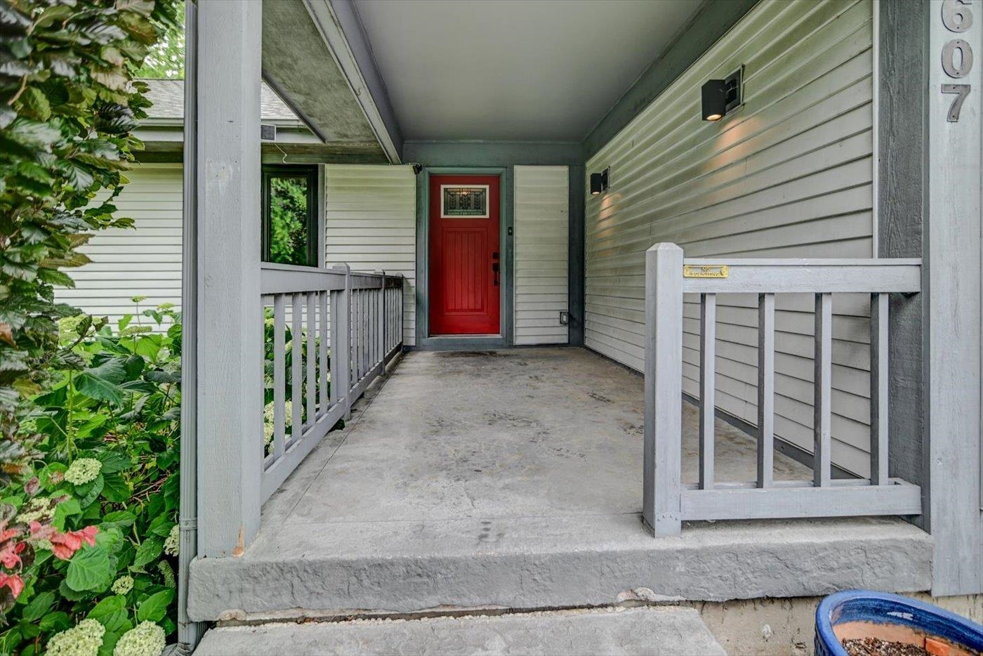 607 Parkland Drive