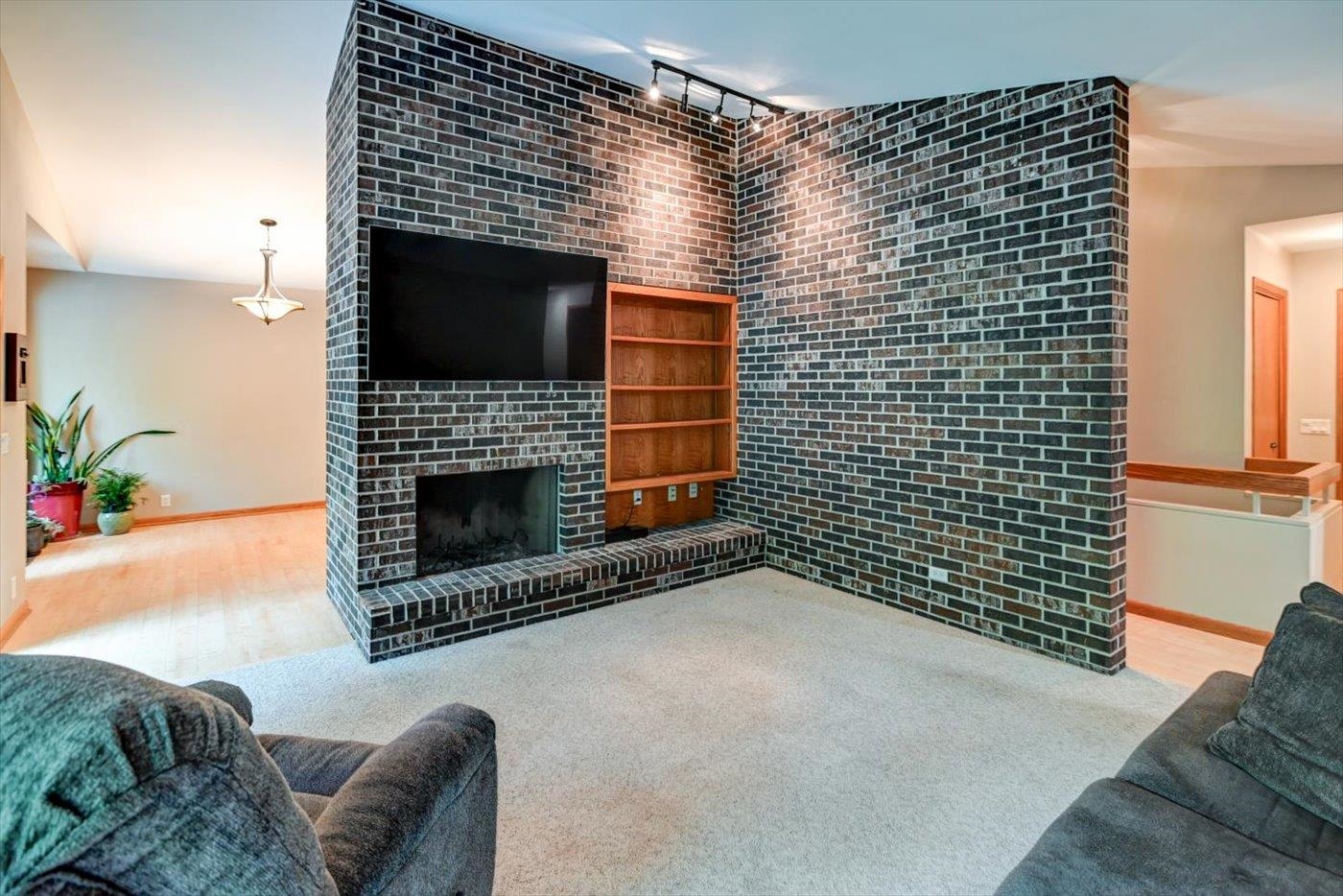 607 Parkland Drive