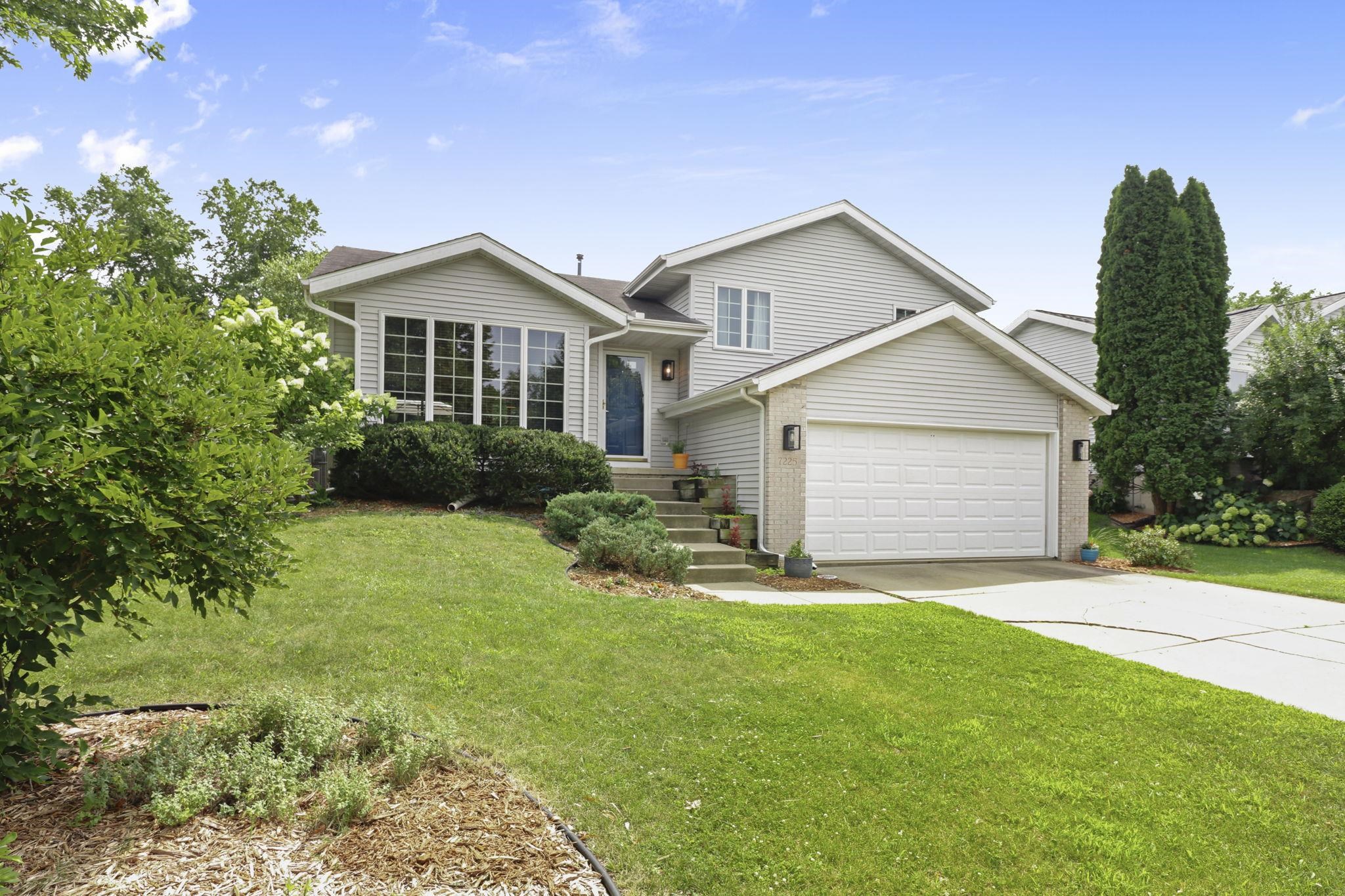 7225 Blue Maple Trail
