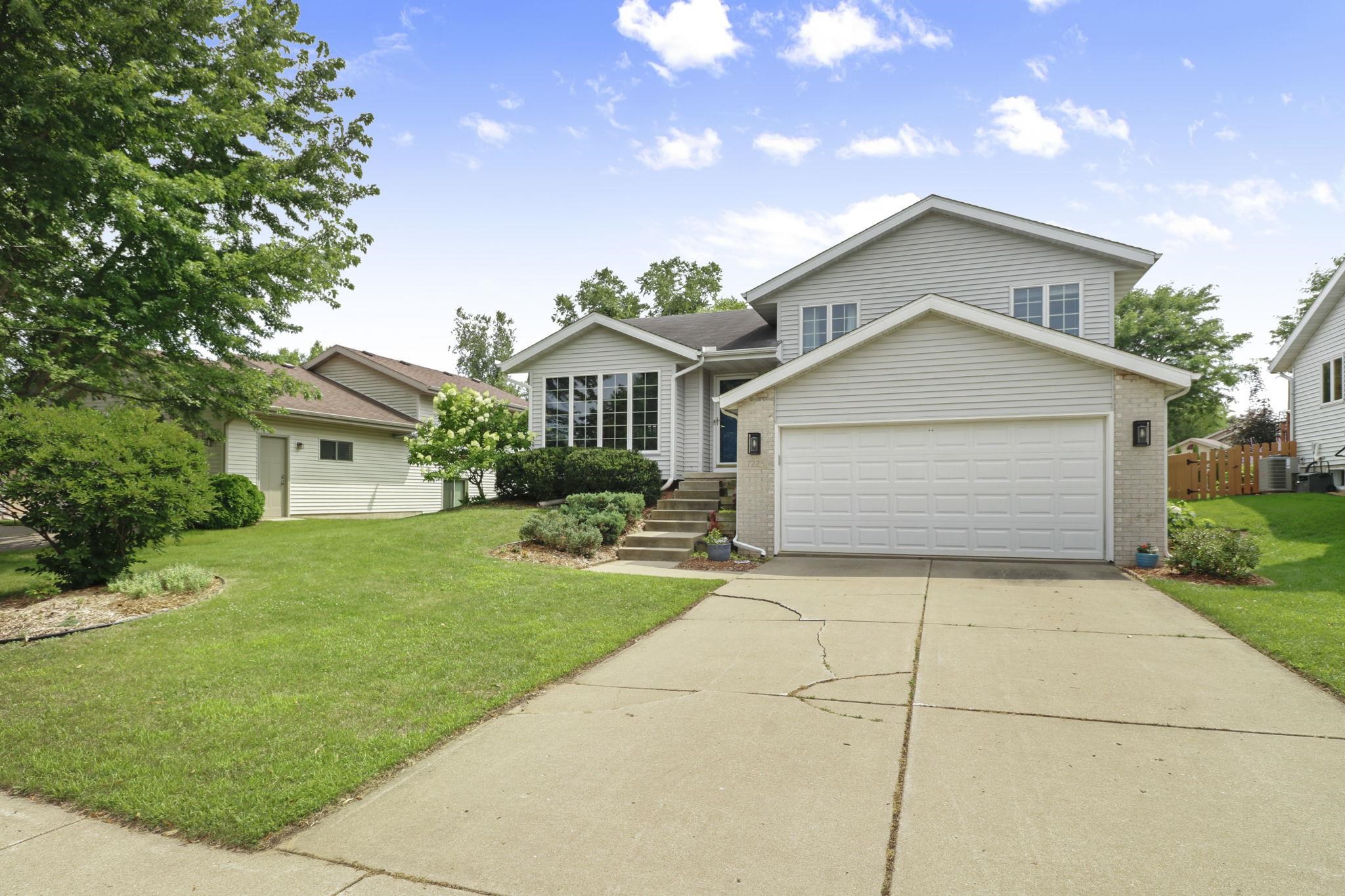 7225 Blue Maple Trail