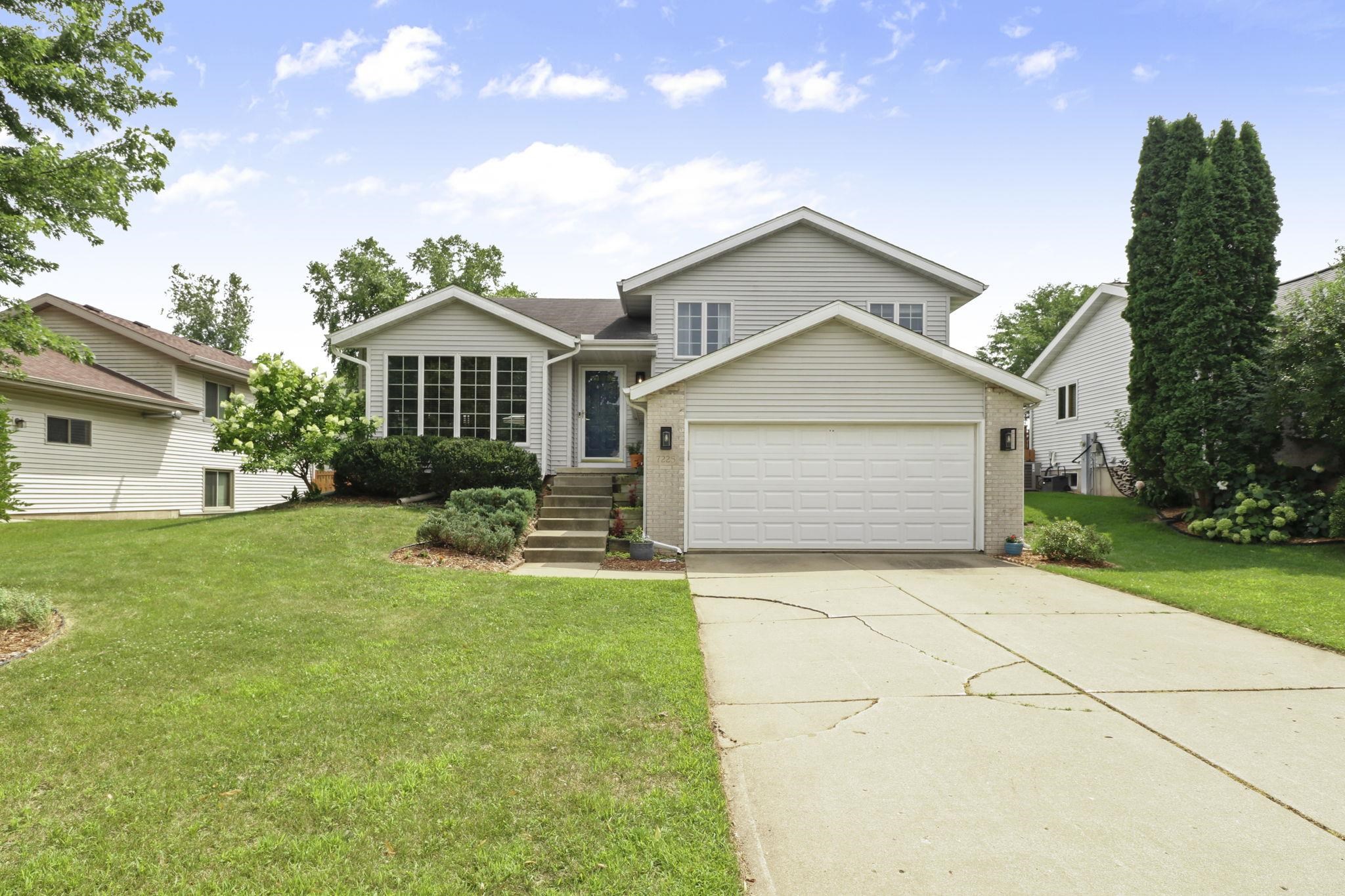 7225 Blue Maple Trail