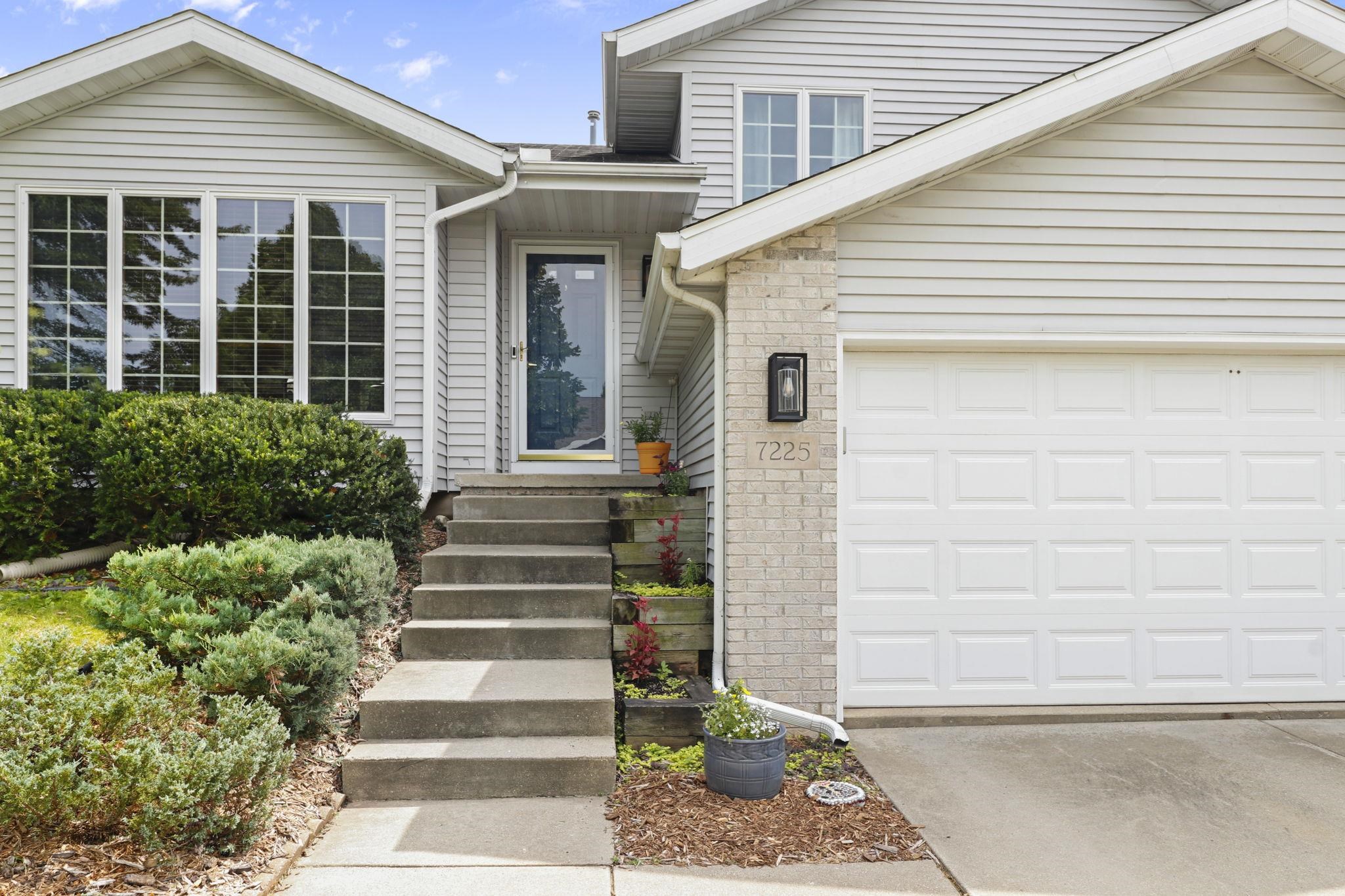 7225 Blue Maple Trail