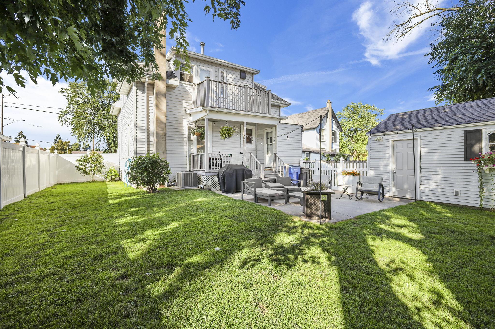 405 E Division Street