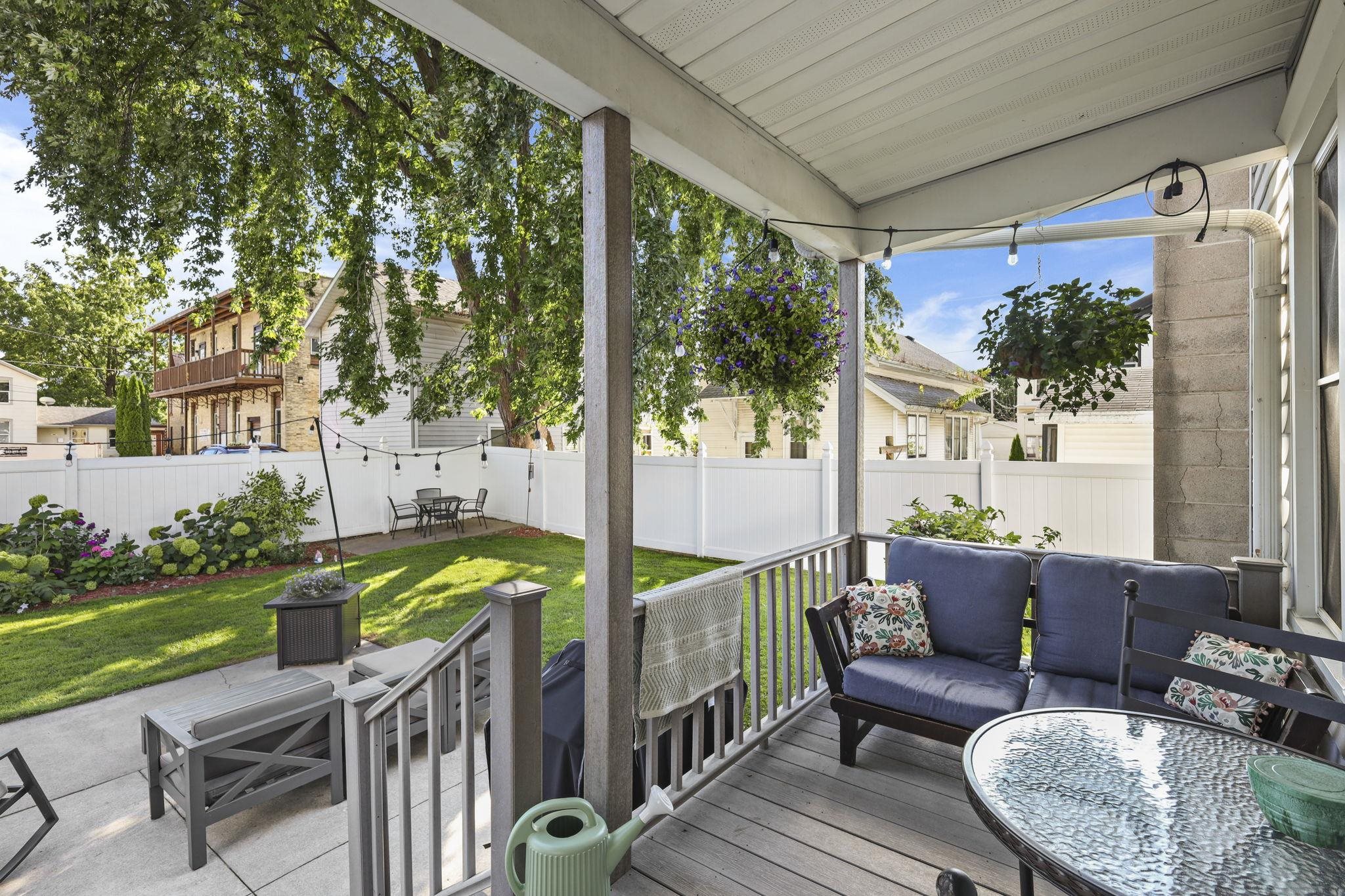 405 E Division Street