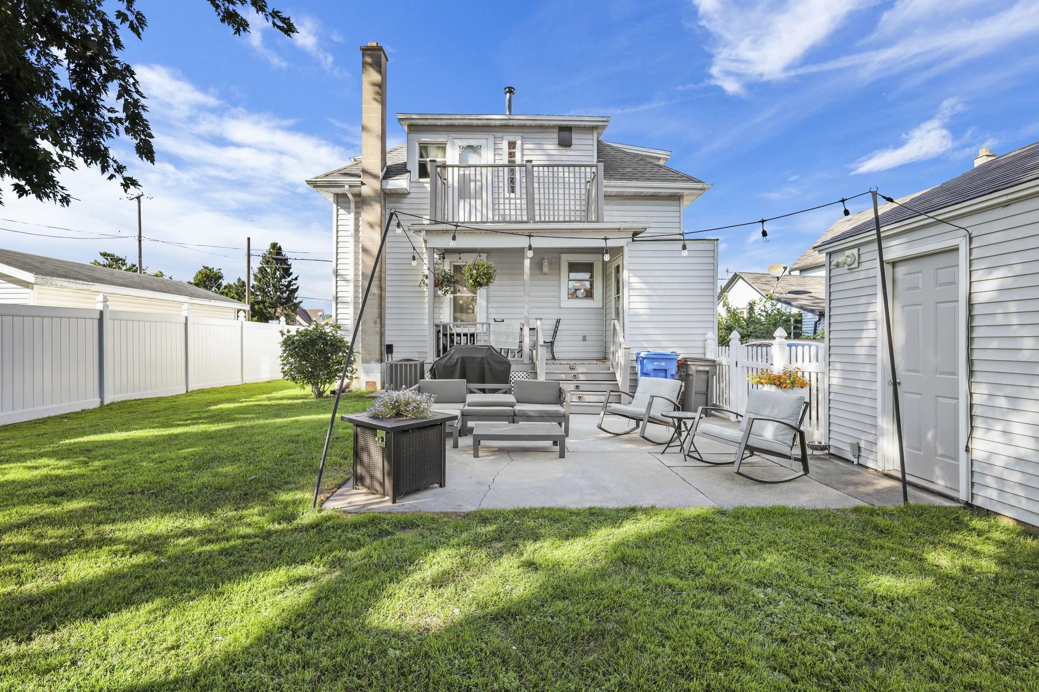 405 E Division Street