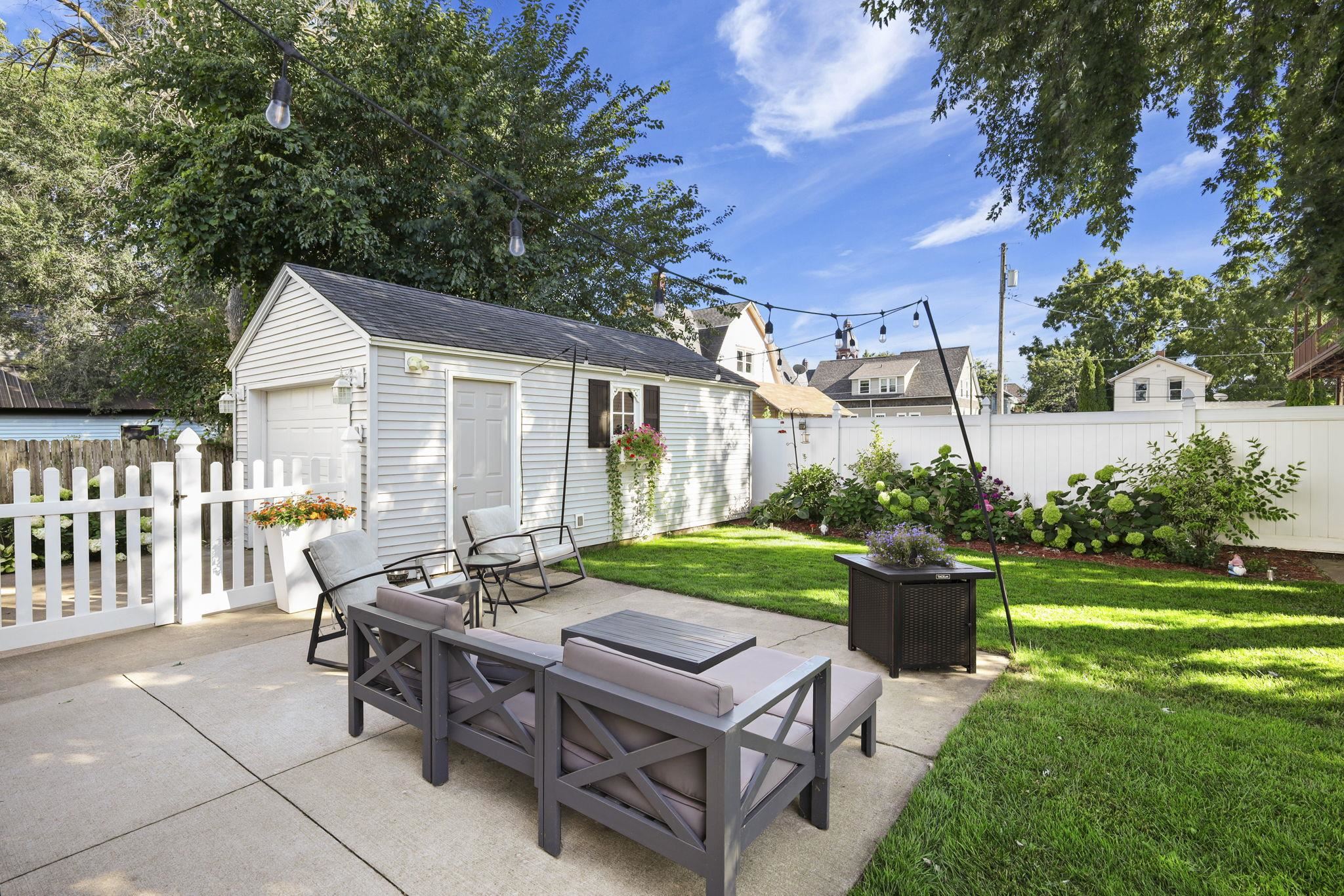 405 E Division Street