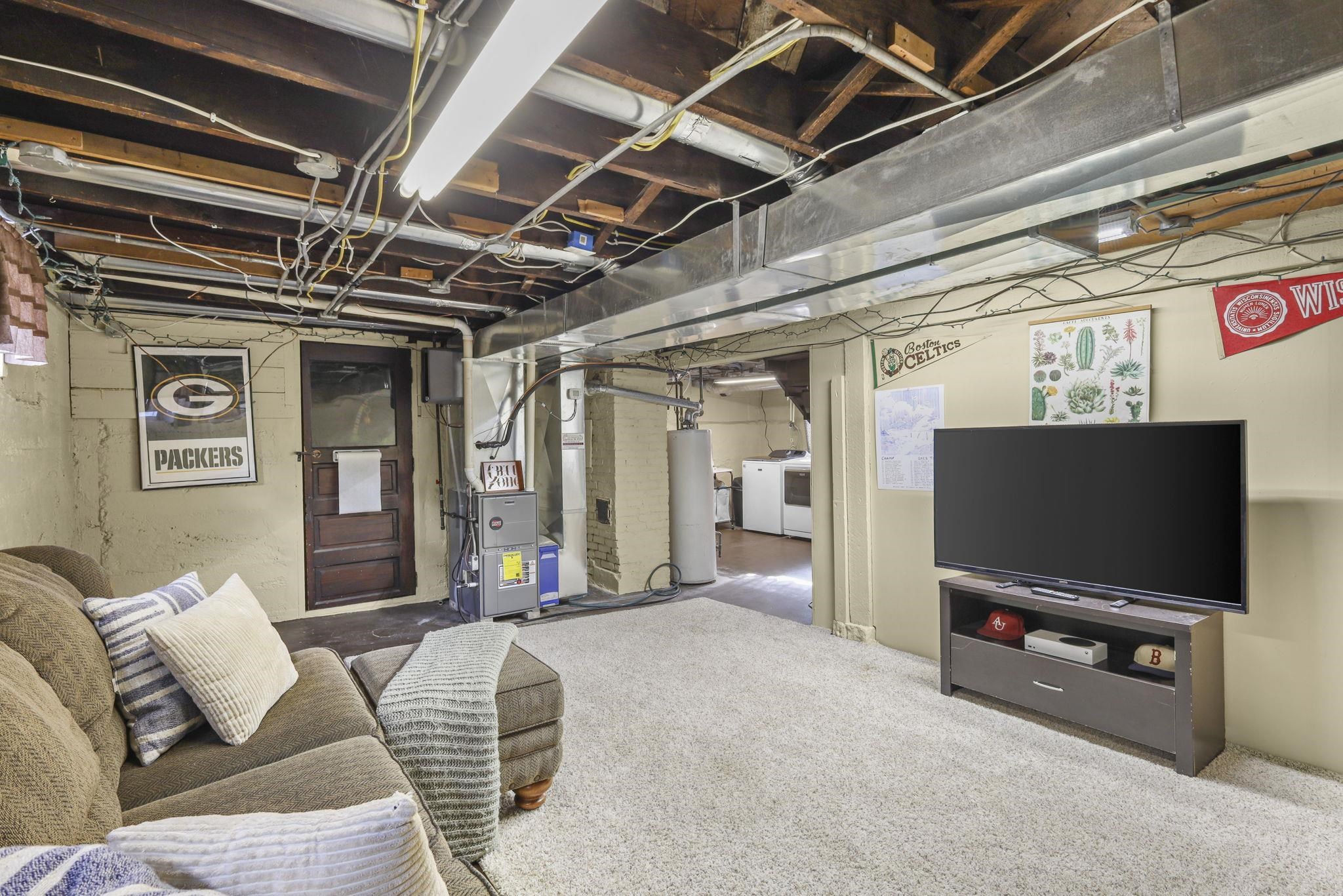 405 E Division Street