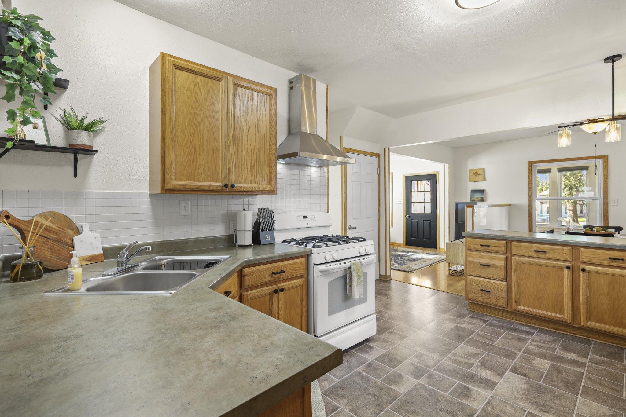 405 E Division Street