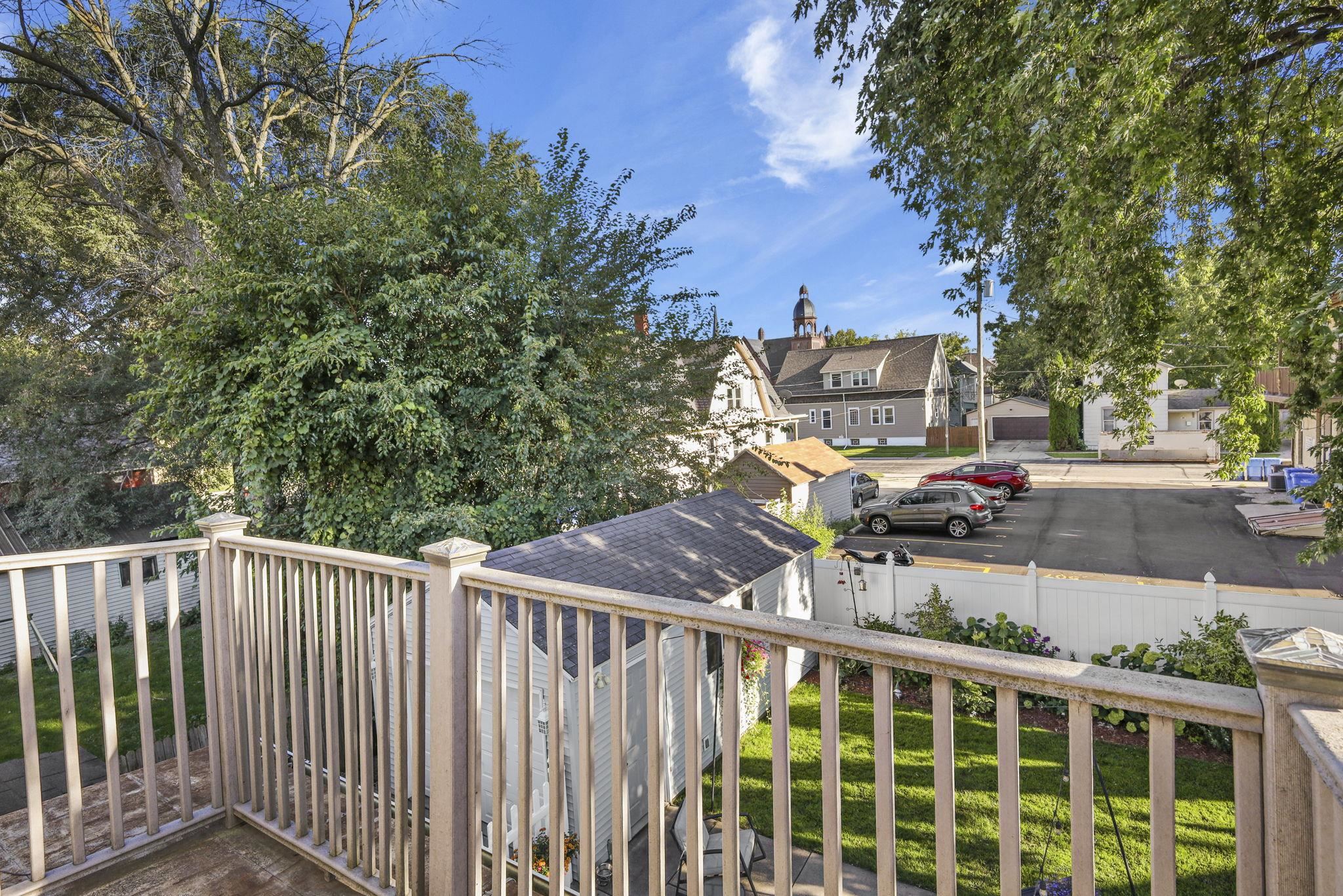 405 E Division Street