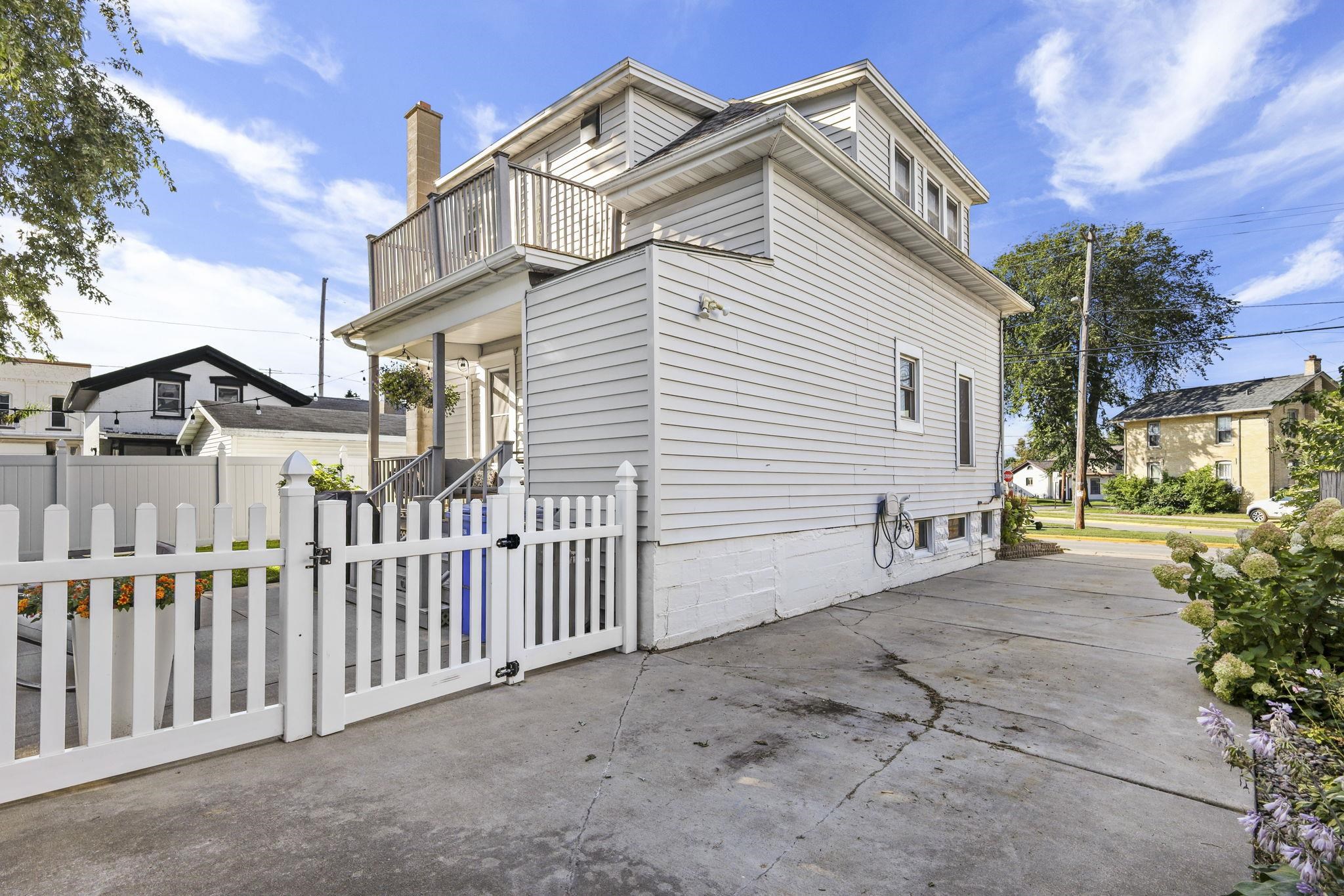 405 E Division Street