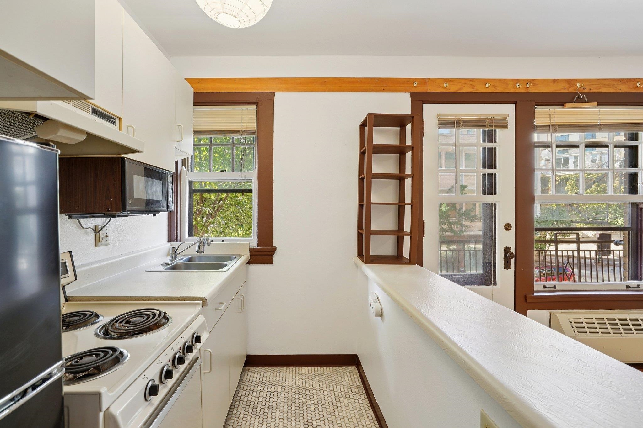 121 S Hamilton Street Unit: 202