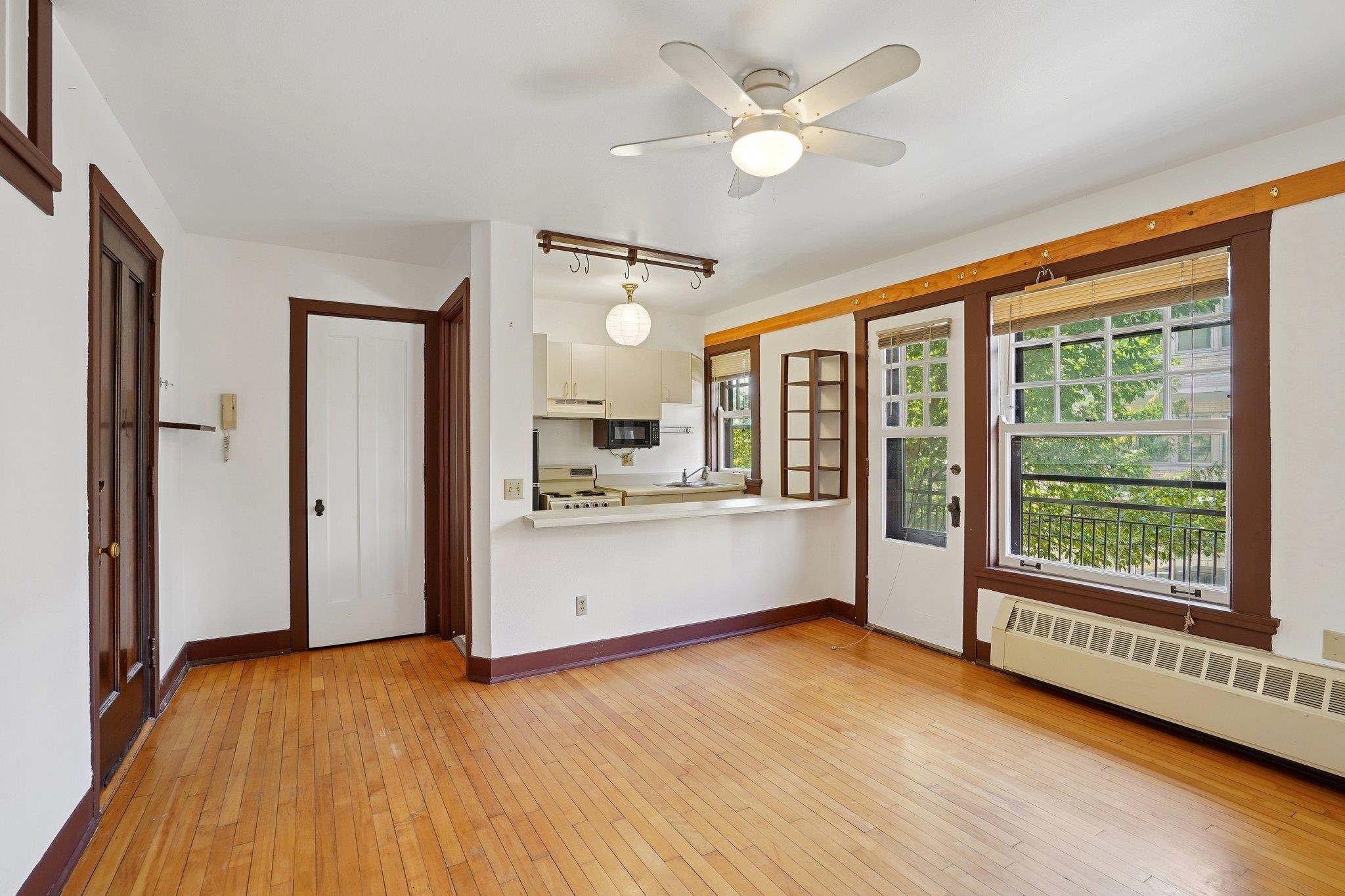 121 S Hamilton Street Unit: 202
