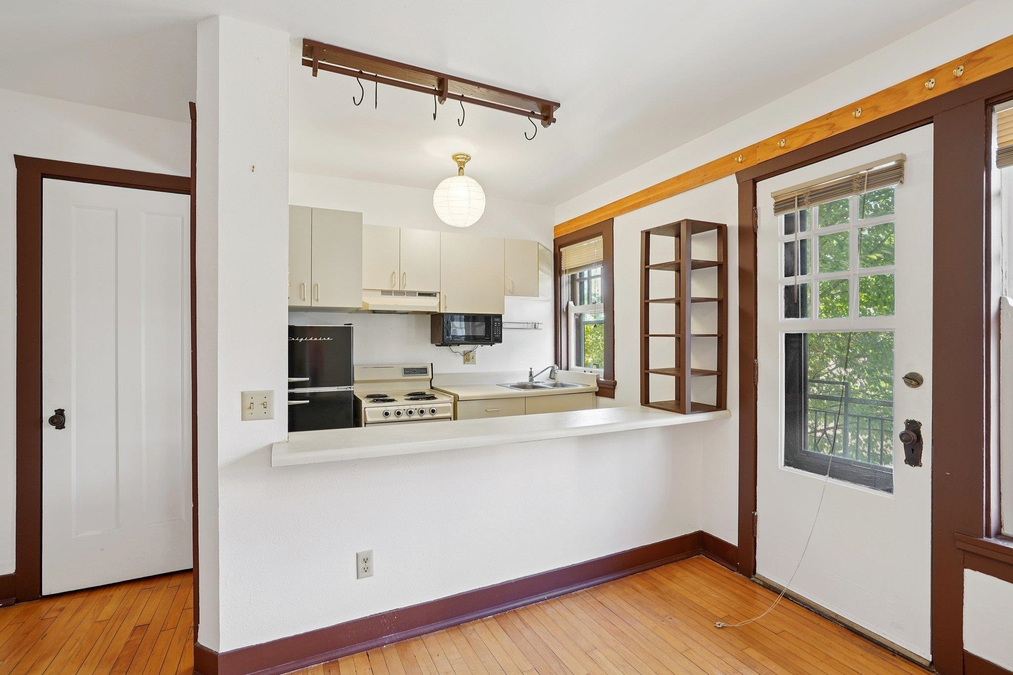 121 S Hamilton Street Unit: 202