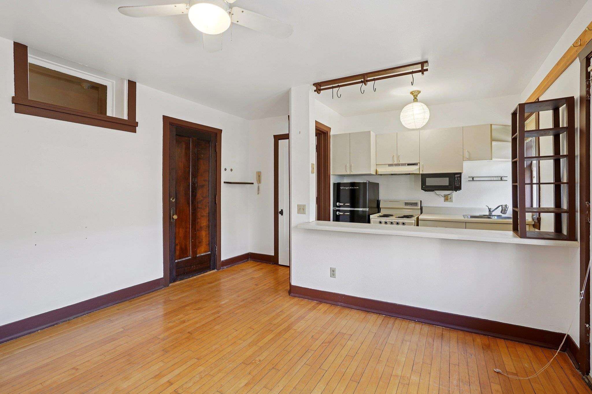 121 S Hamilton Street Unit: 202