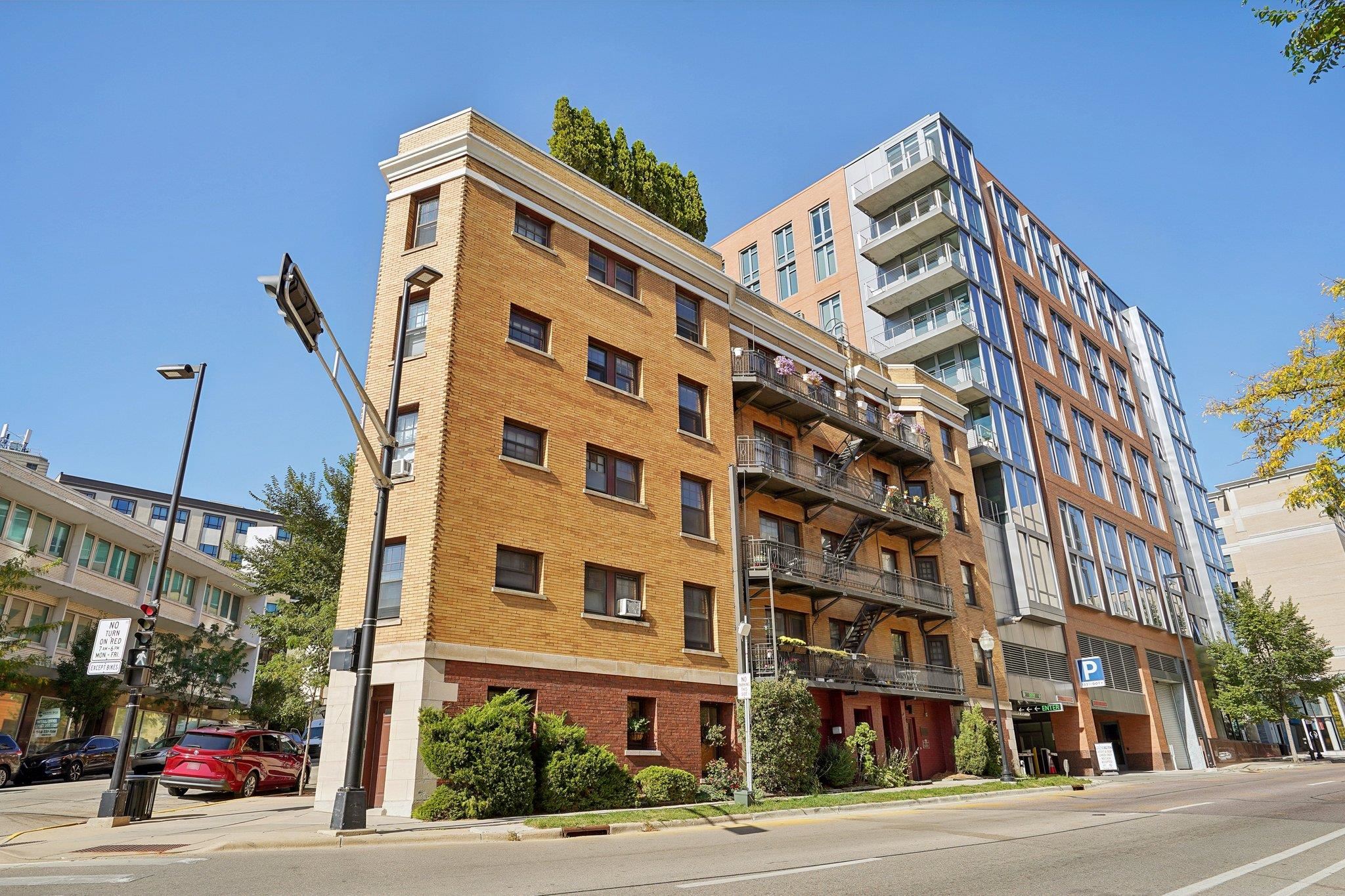 121 S Hamilton Street Unit: 202