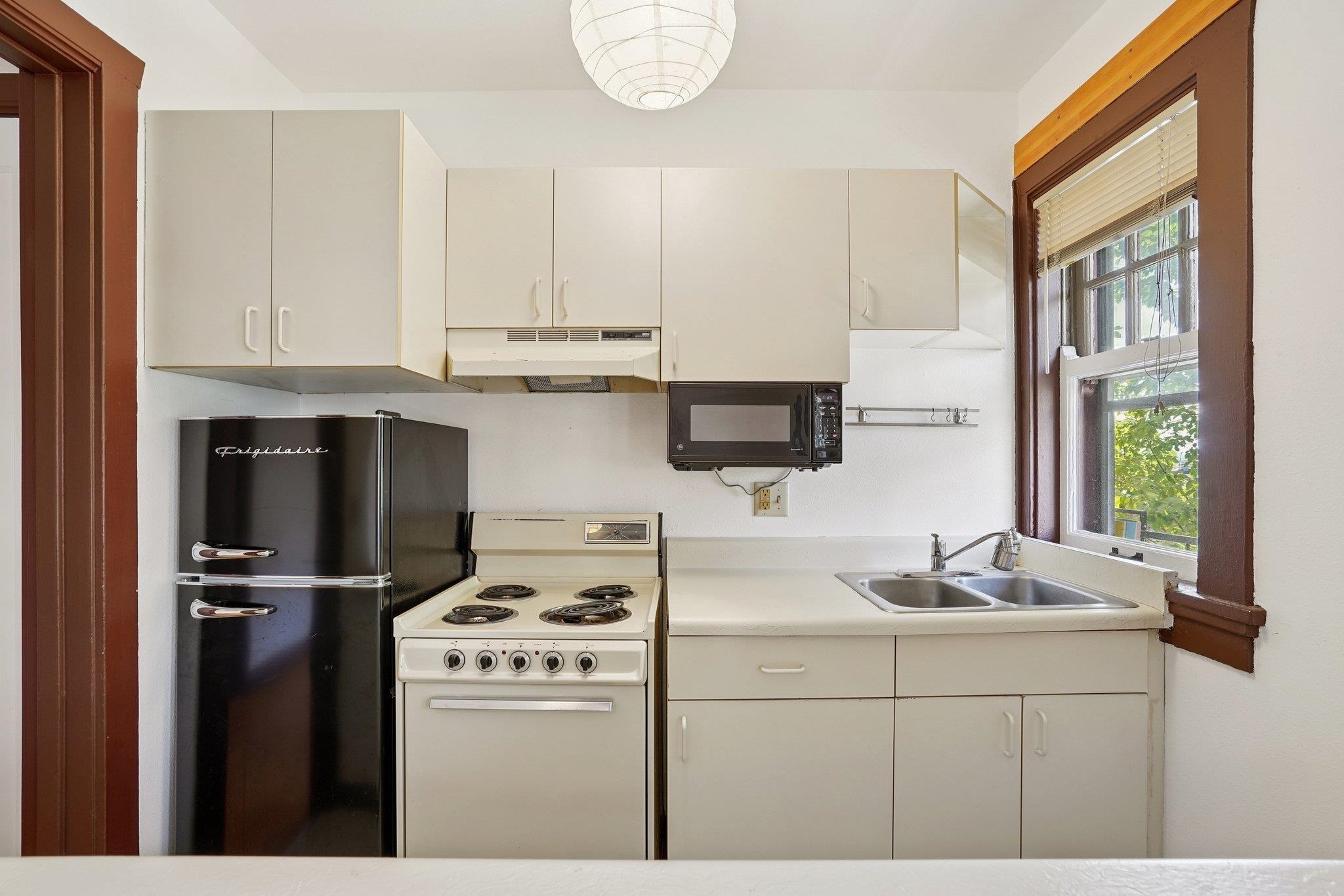 121 S Hamilton Street Unit: 202