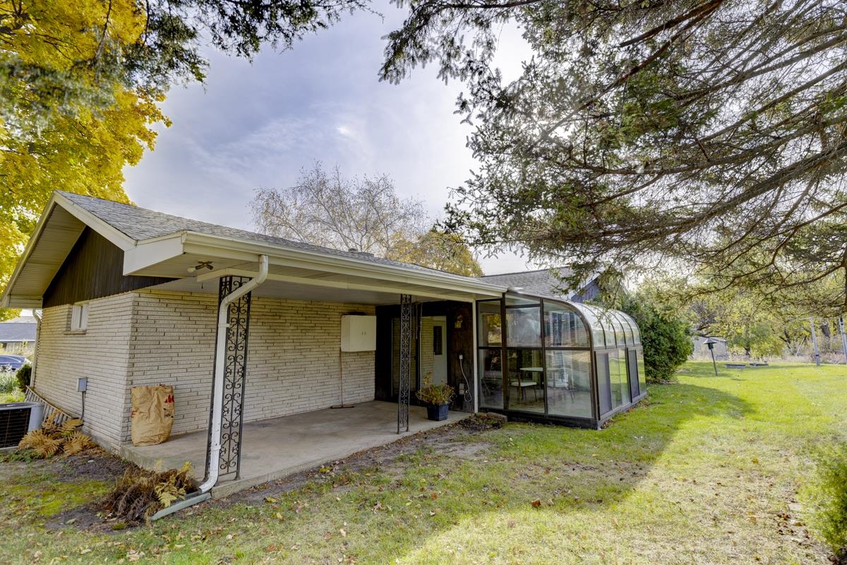 3345 Swinburne Drive