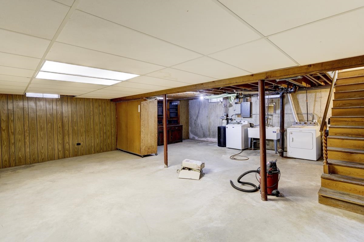 3345 Swinburne Drive