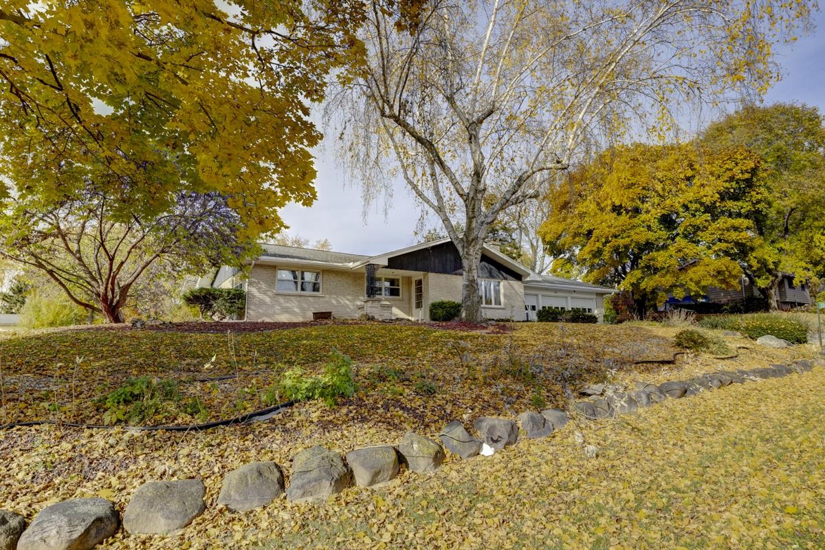 3345 Swinburne Drive
