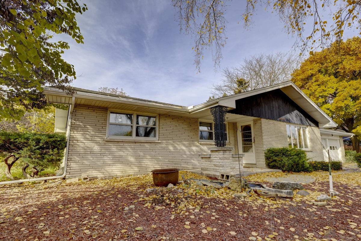 3345 Swinburne Drive