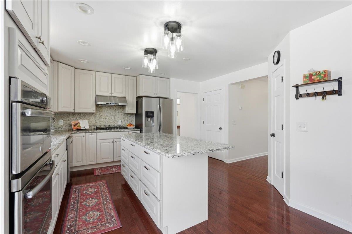 3338 Bradbury Road