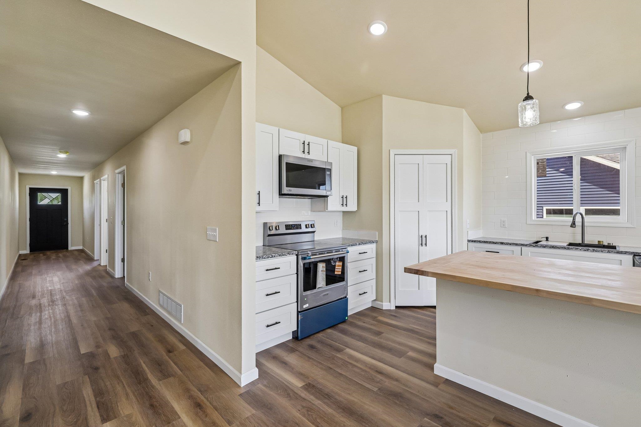 997 Bell Circle