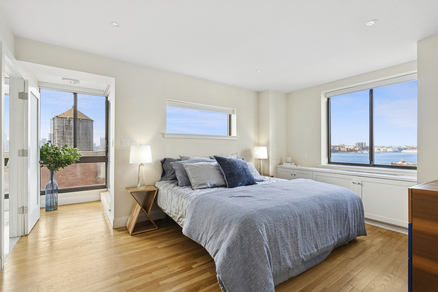 366 W 11TH Street PH12F