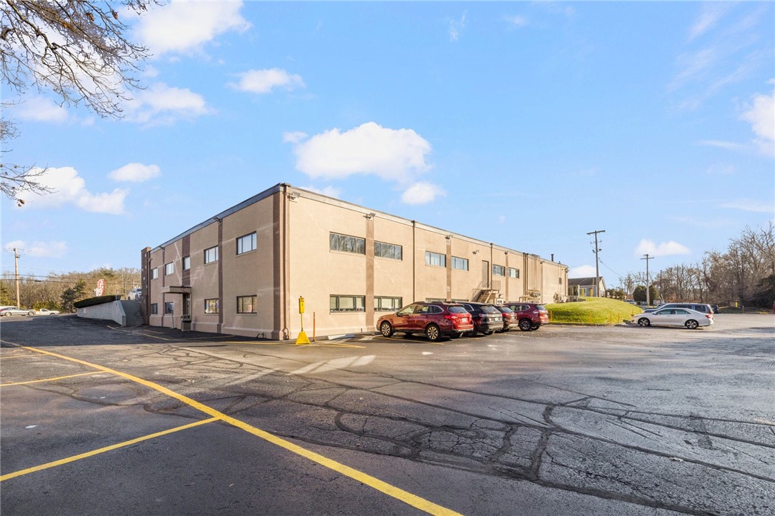 63 Eddie Dowling Highway