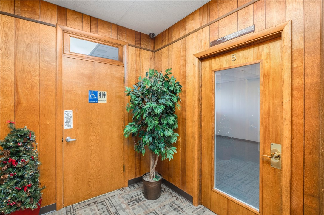 63 Eddie Dowling Highway