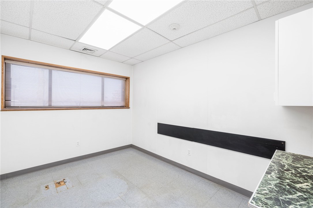 63 Eddie Dowling Highway